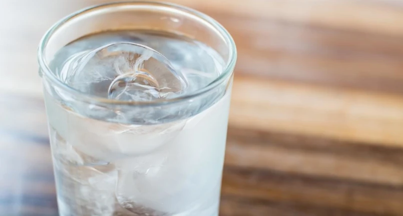 Drinking cold water: risks and benefits